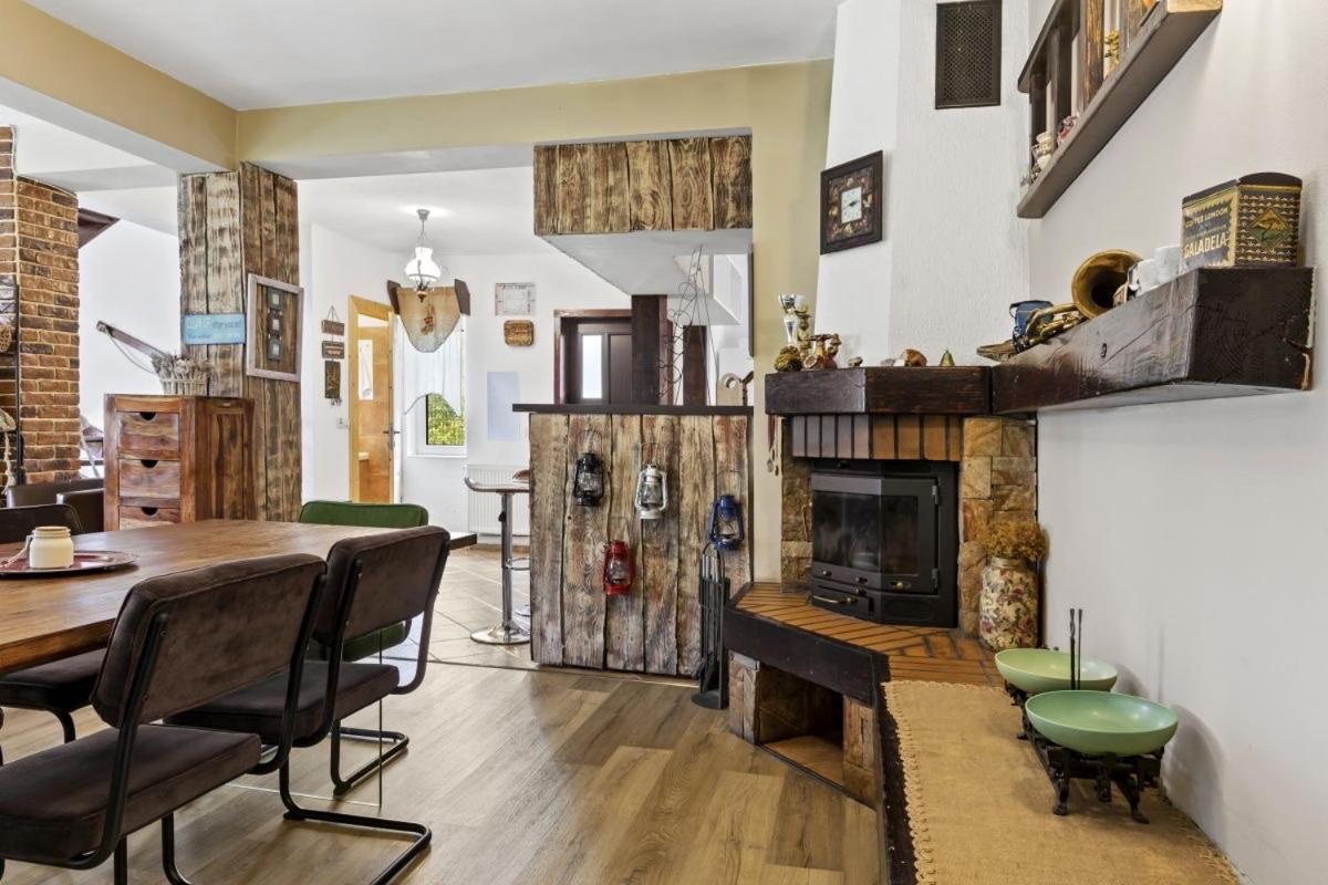 Villa Casa Georgea à Săcele Extérieur photo
