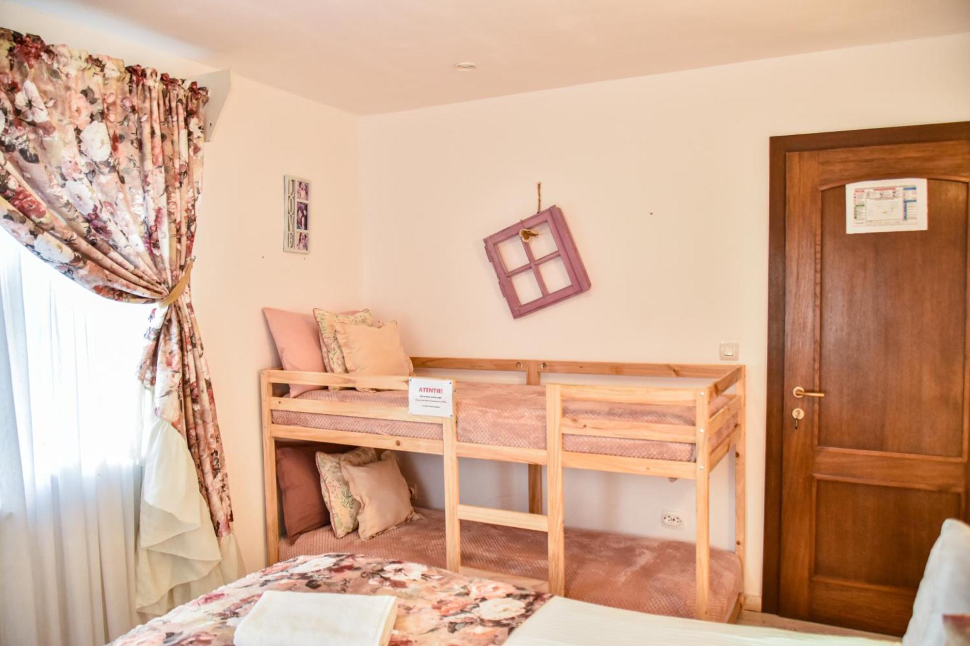 Villa Casa Georgea à Săcele Extérieur photo